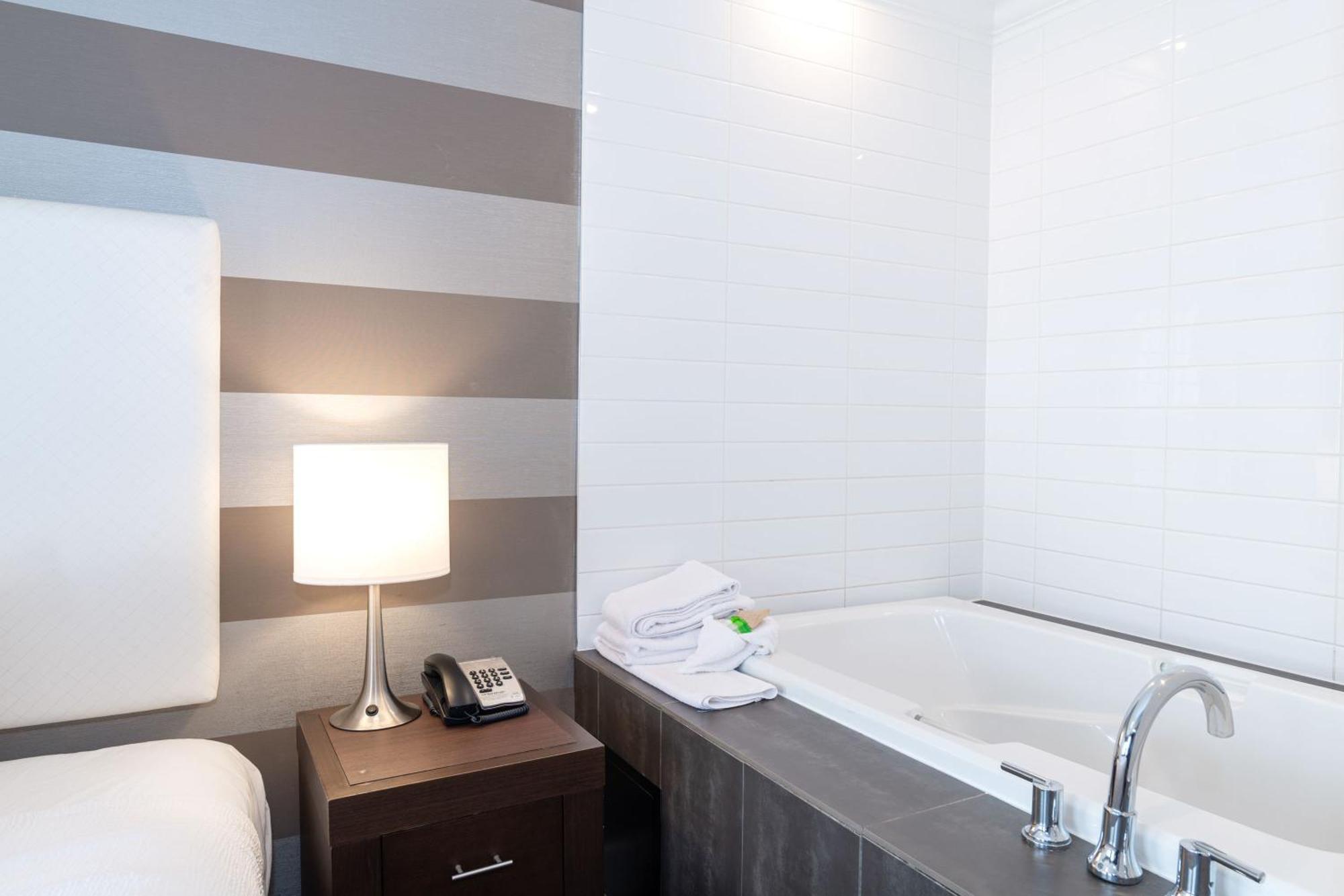 Hotel Sandman West 3*