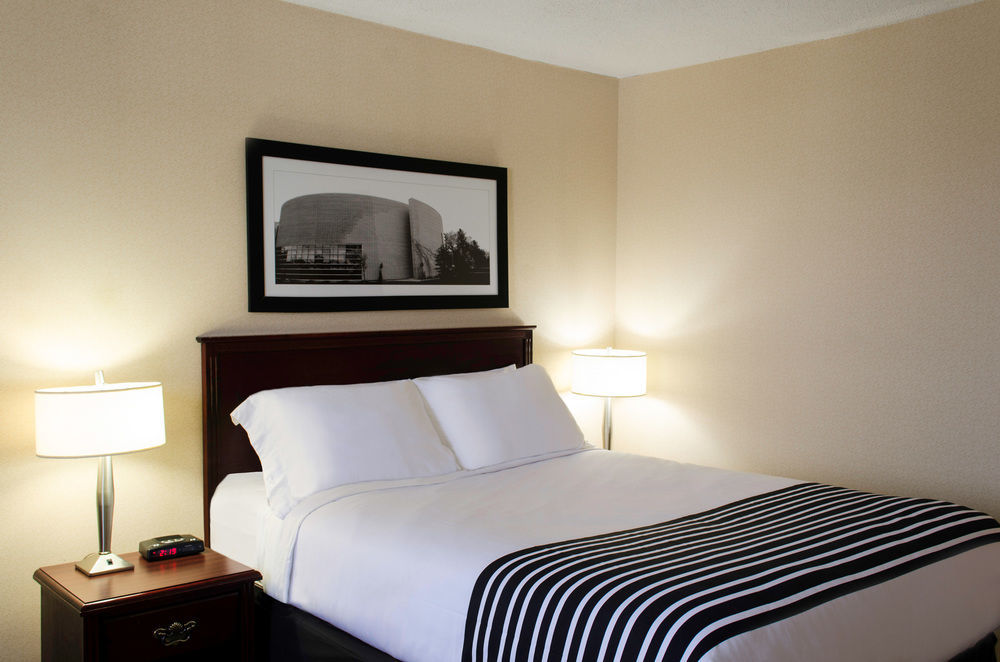 Hotel Sandman West 3*